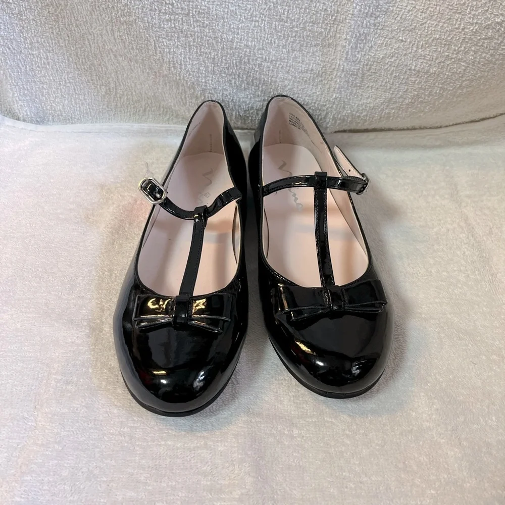 NWT Nina black patent leather Mary Jane’s shoes in size 4